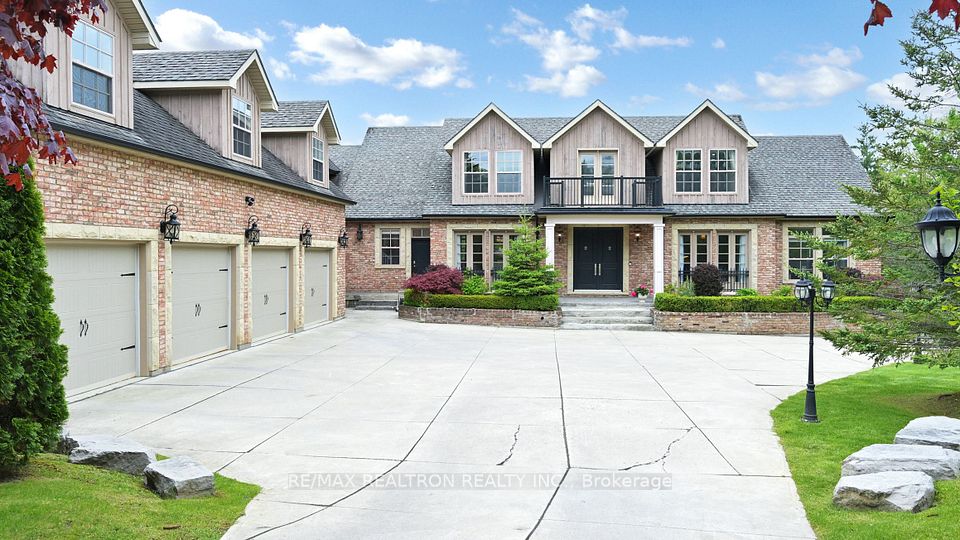 2 Country Heights Drive, Richmond Hill, ON L4E 3M8