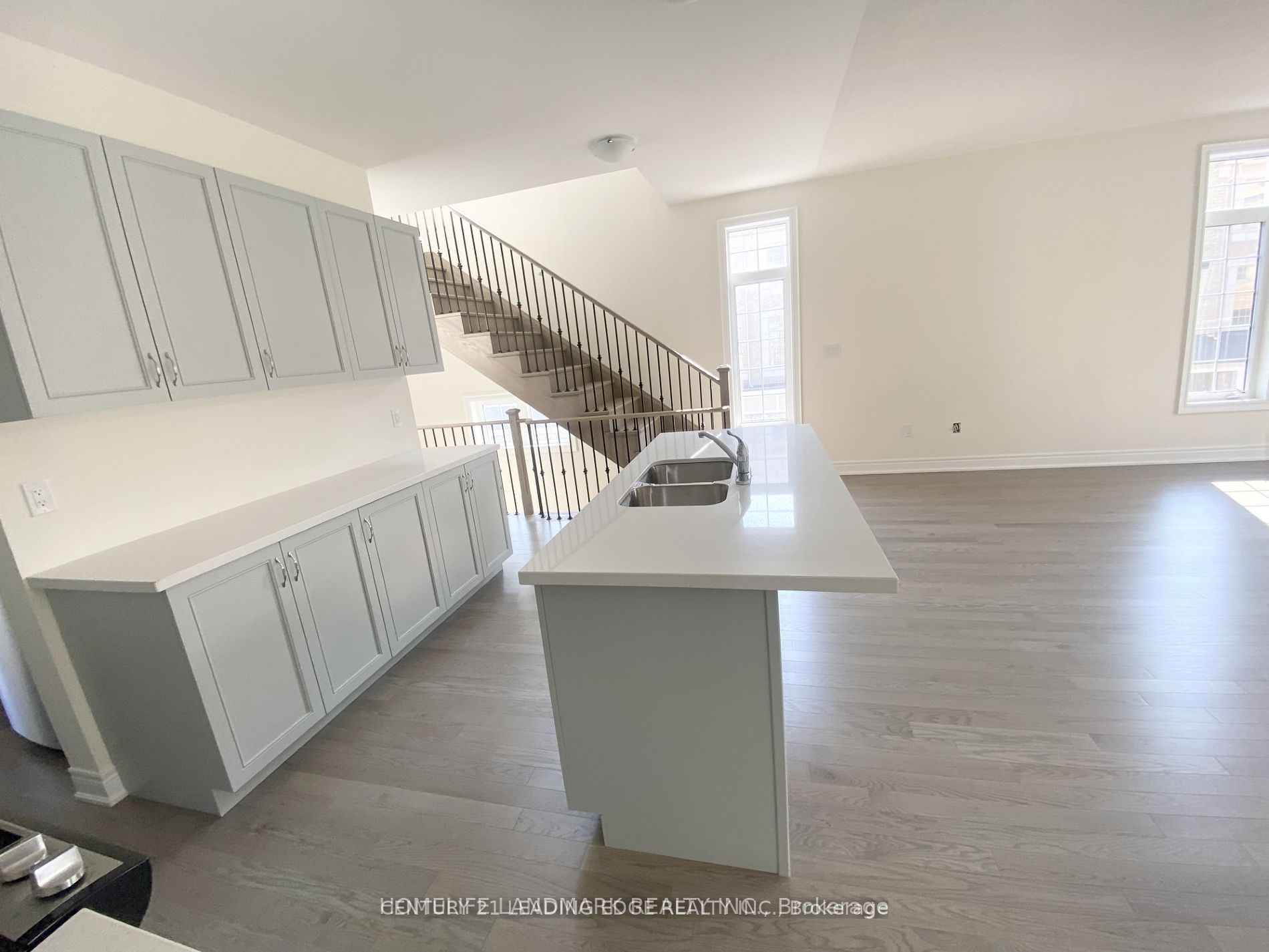 2 phillipsen Way