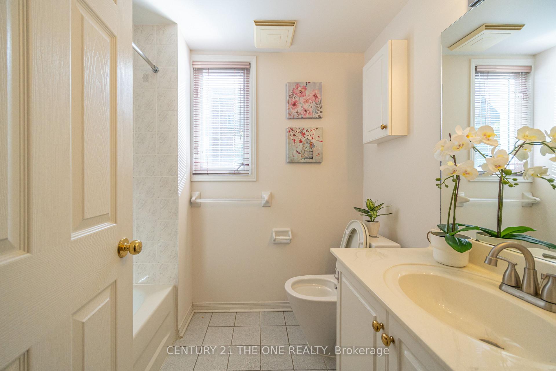 4 Bedrooms Condo at 28 Rosebank, Toronto For sale