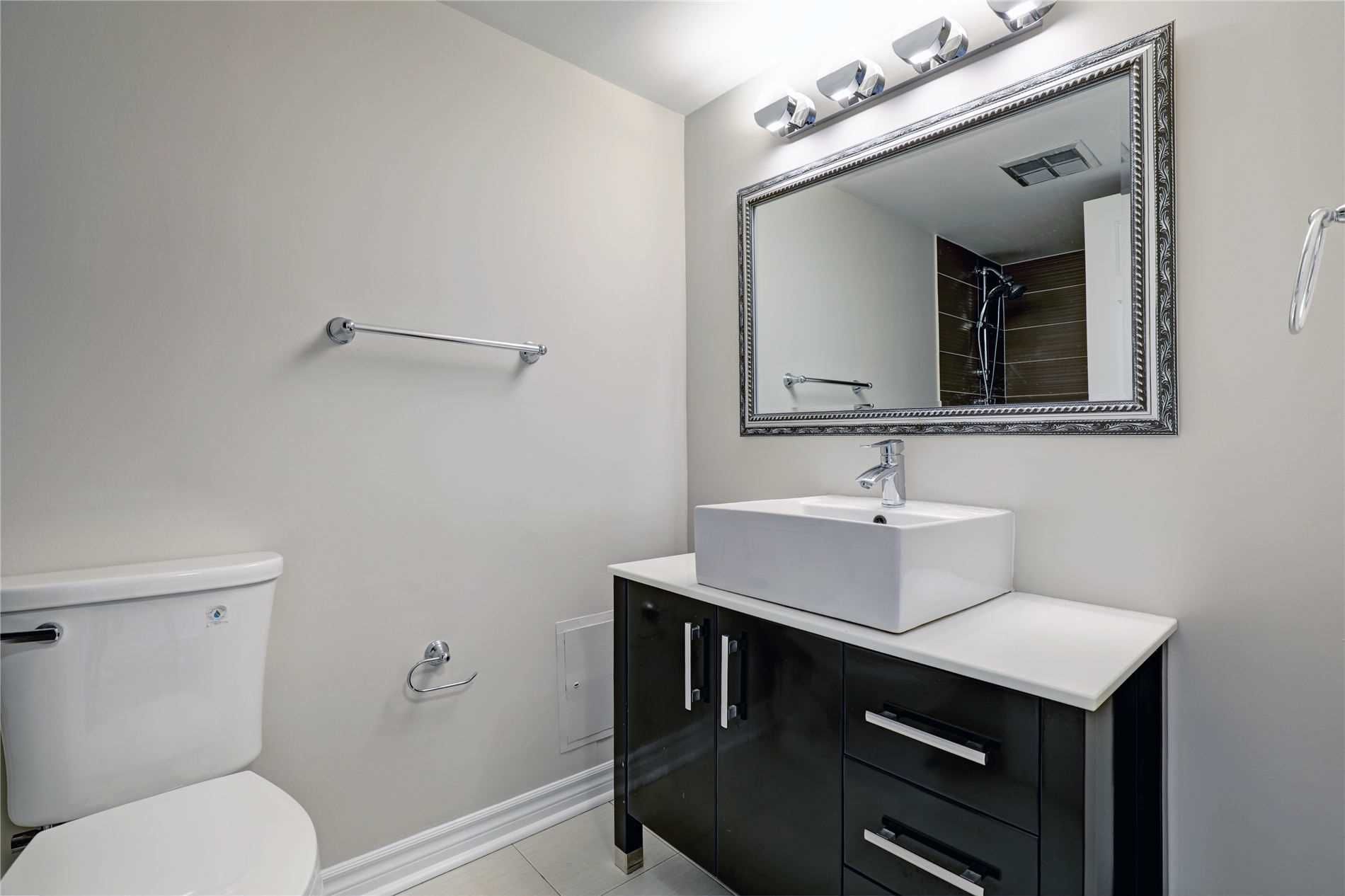 3650 Kaneff Crescent 207