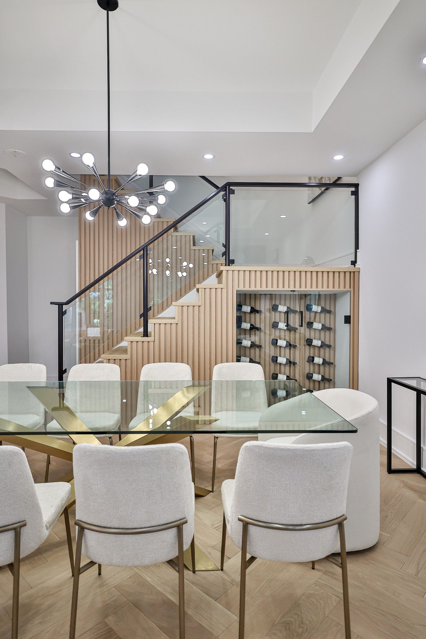38 Avenue Road 111