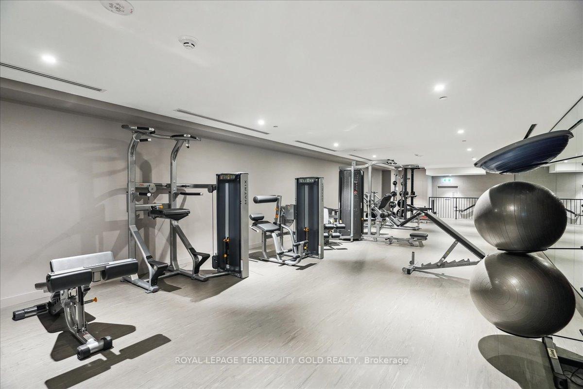 3 Bedrooms Condo at 195 McCaul, Toronto For sale