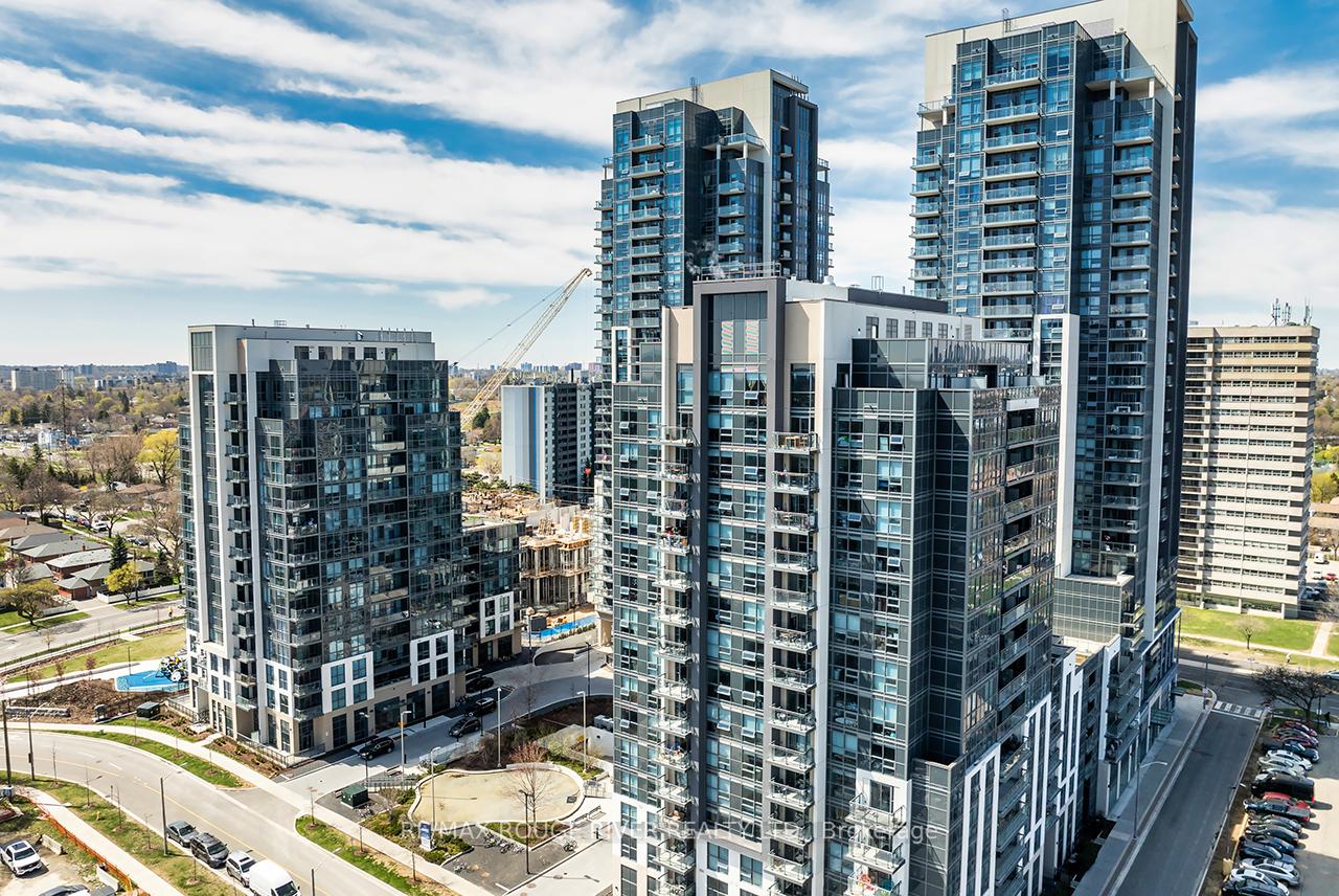 2 Bedrooms Condo at 30 Meadowglen,  Toronto For sale