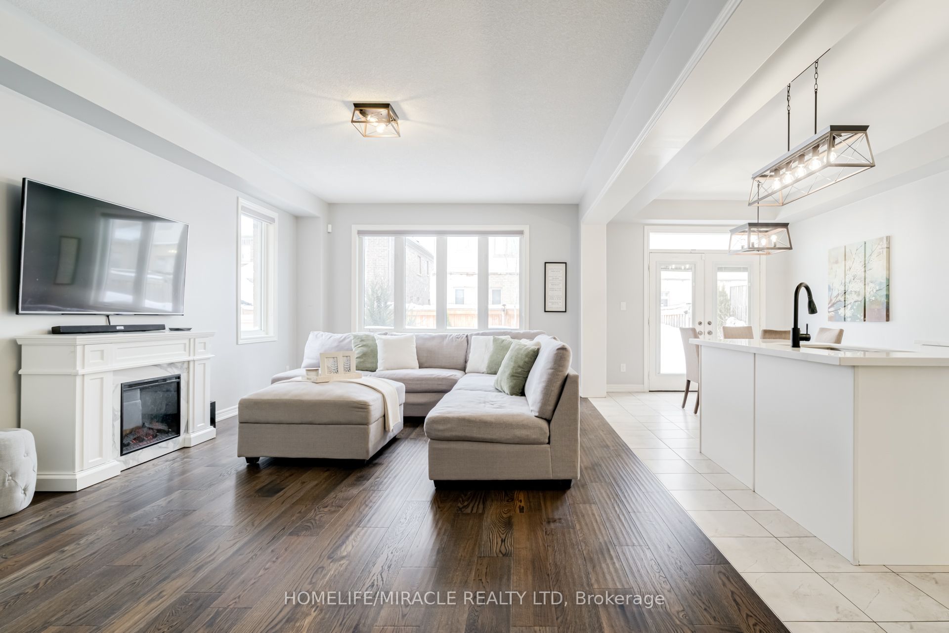 36 Hoard Avenue N