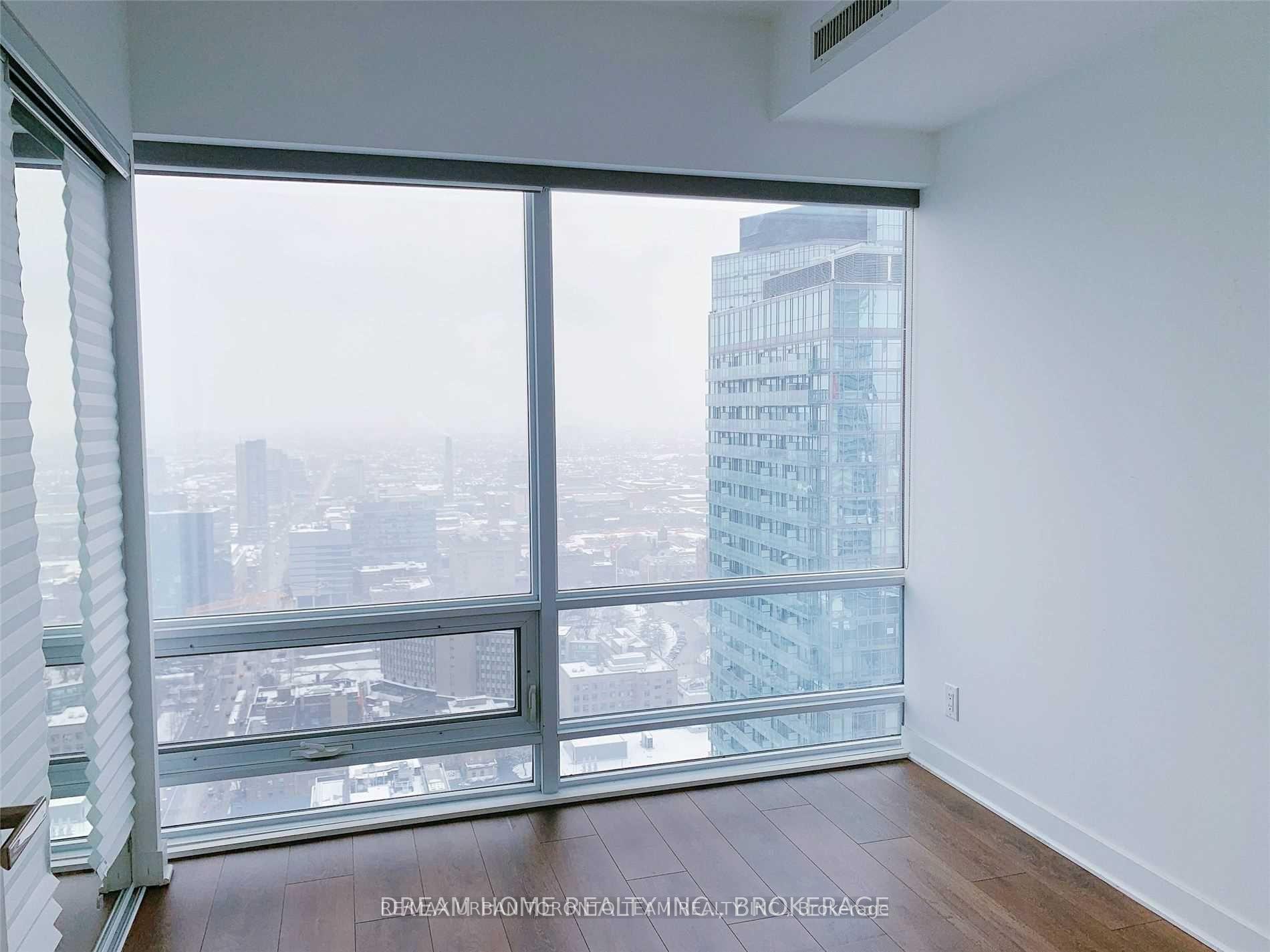 3 Bedrooms Condo at 15 Grenville, Toronto For sale