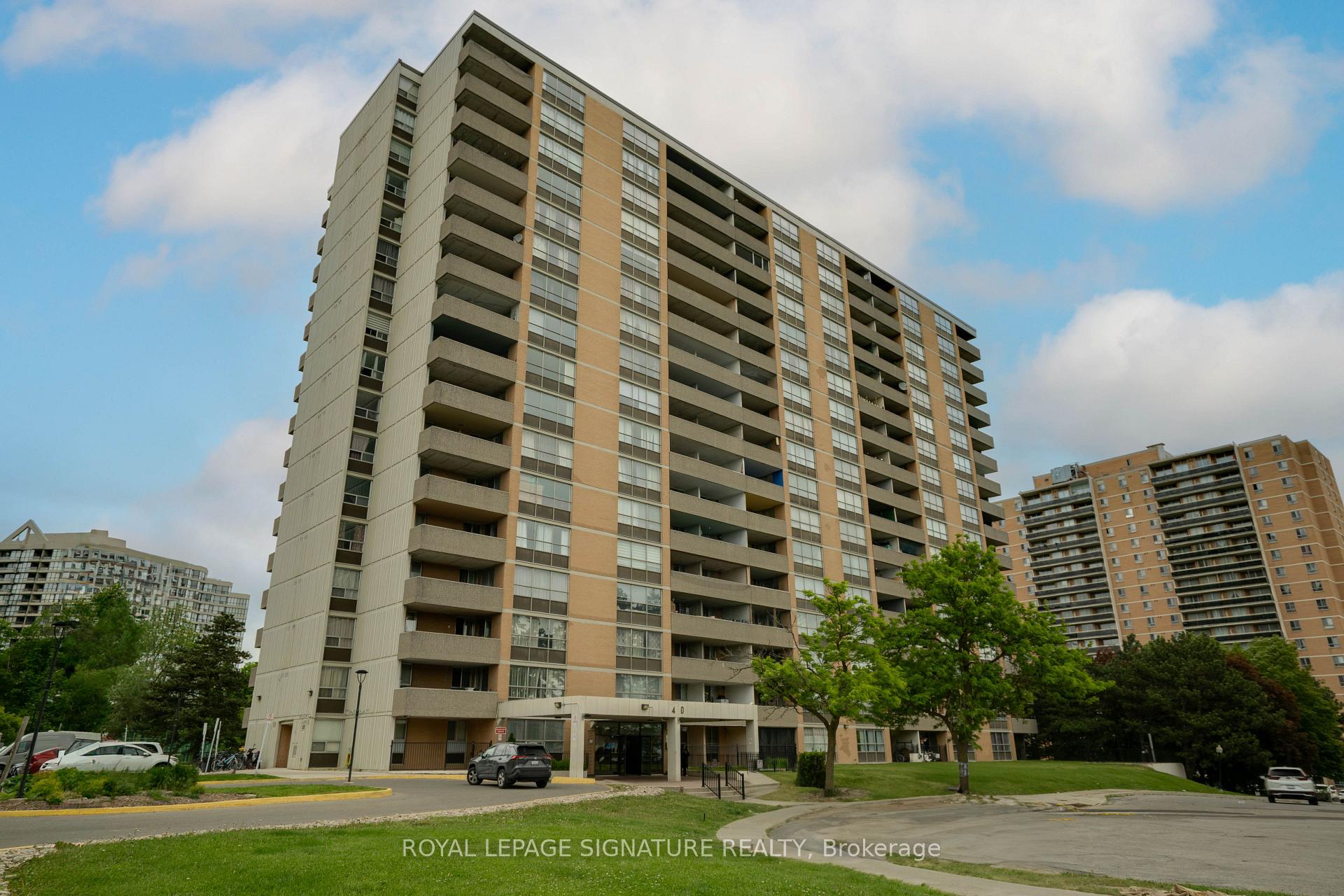 3 Bedrooms Condo at 40 Panorama, Toronto For sale
