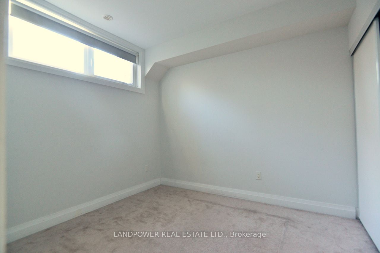 11 Eldora Avenue, #3