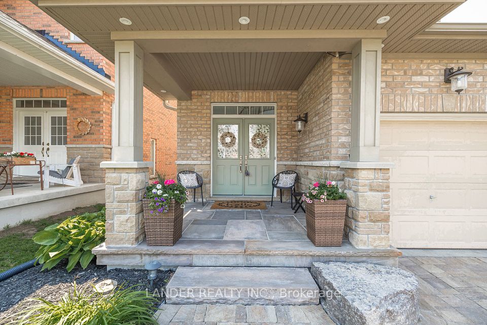 20 Don Rose Boulevard, East Gwillimbury, ON L0G 1M0