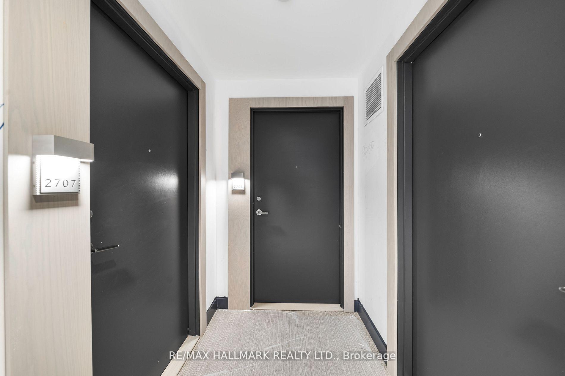 2 Bedrooms Condo at 7 Golden Lion,  Toronto For sale