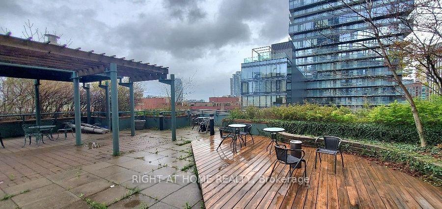 2 Bedrooms Condo at 92 King, Toronto For sale