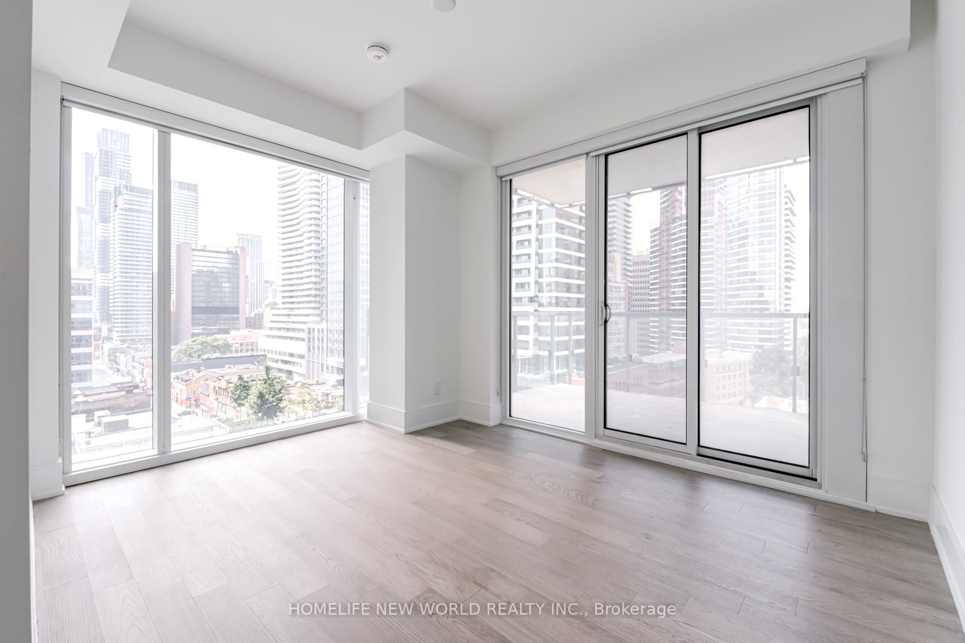 1 Gloucester Street, #915