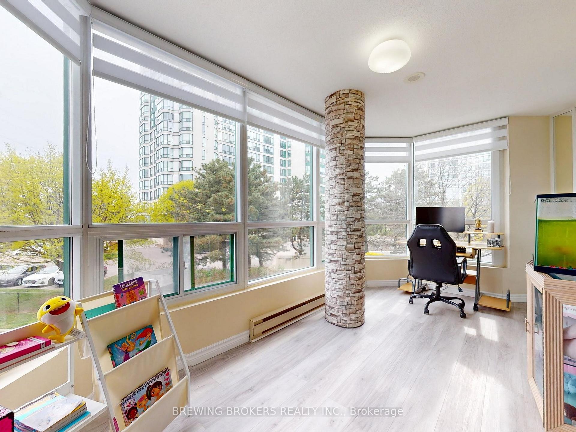 3 Bedrooms Condo at 4450 Tucana, Mississauga For sale