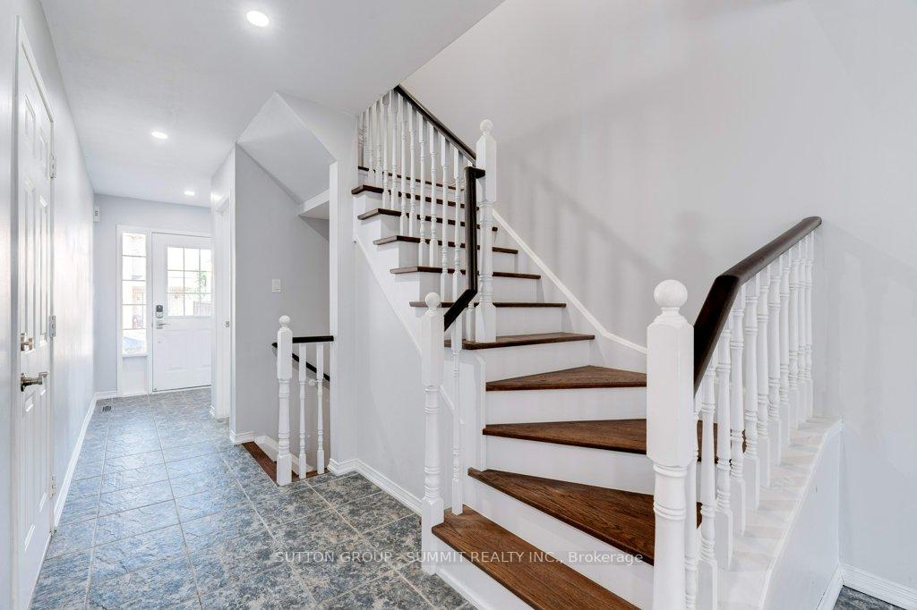 3 Bedrooms Condo at 1489 Heritage,  Oakville For sale