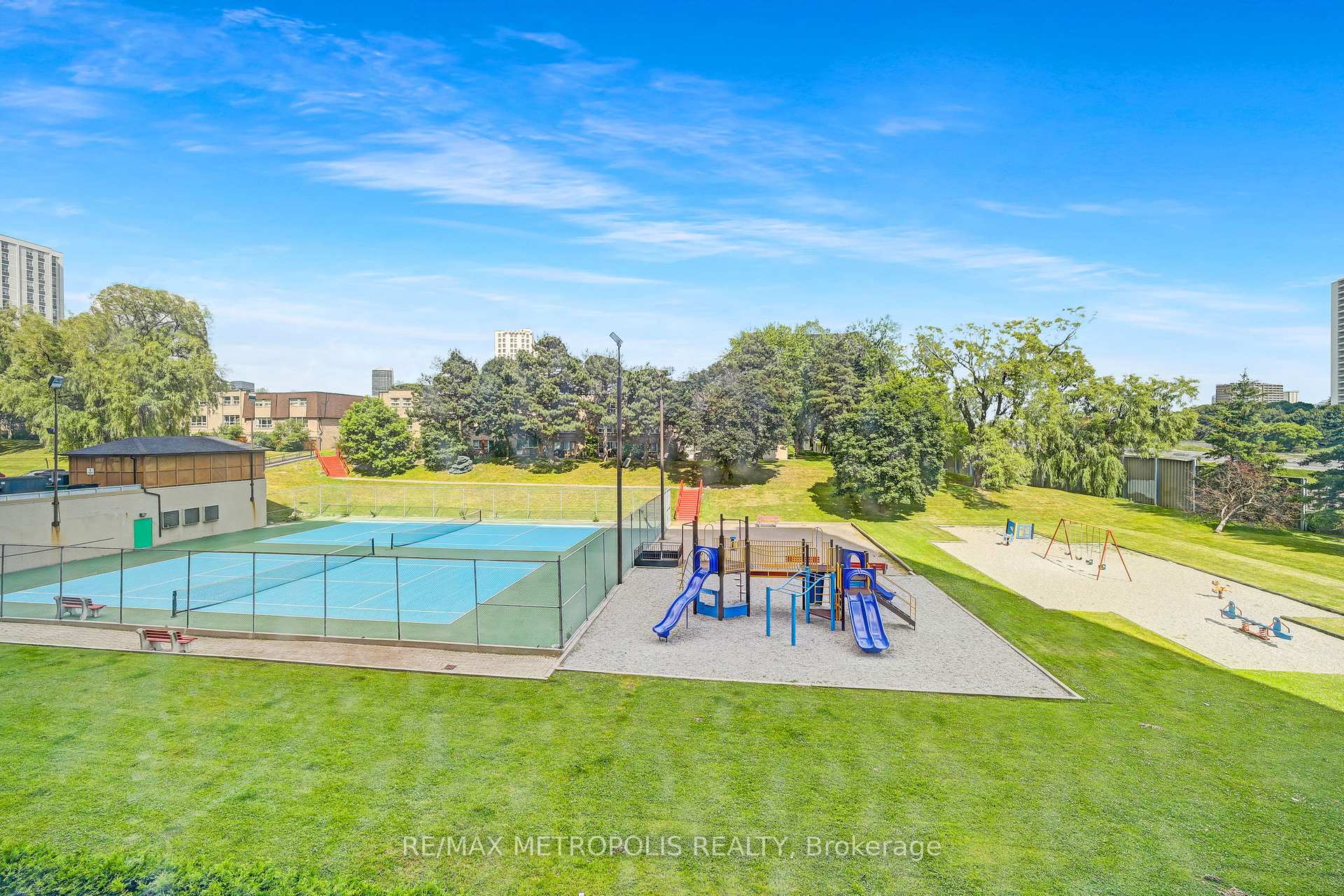3 Bedrooms Condo at 5 Parkway Forest, Toronto For sale