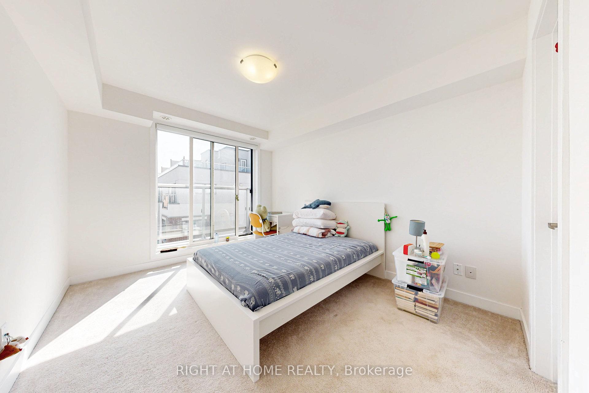 2 Bedrooms Condo at 3058 Sixth, Oakville For sale
