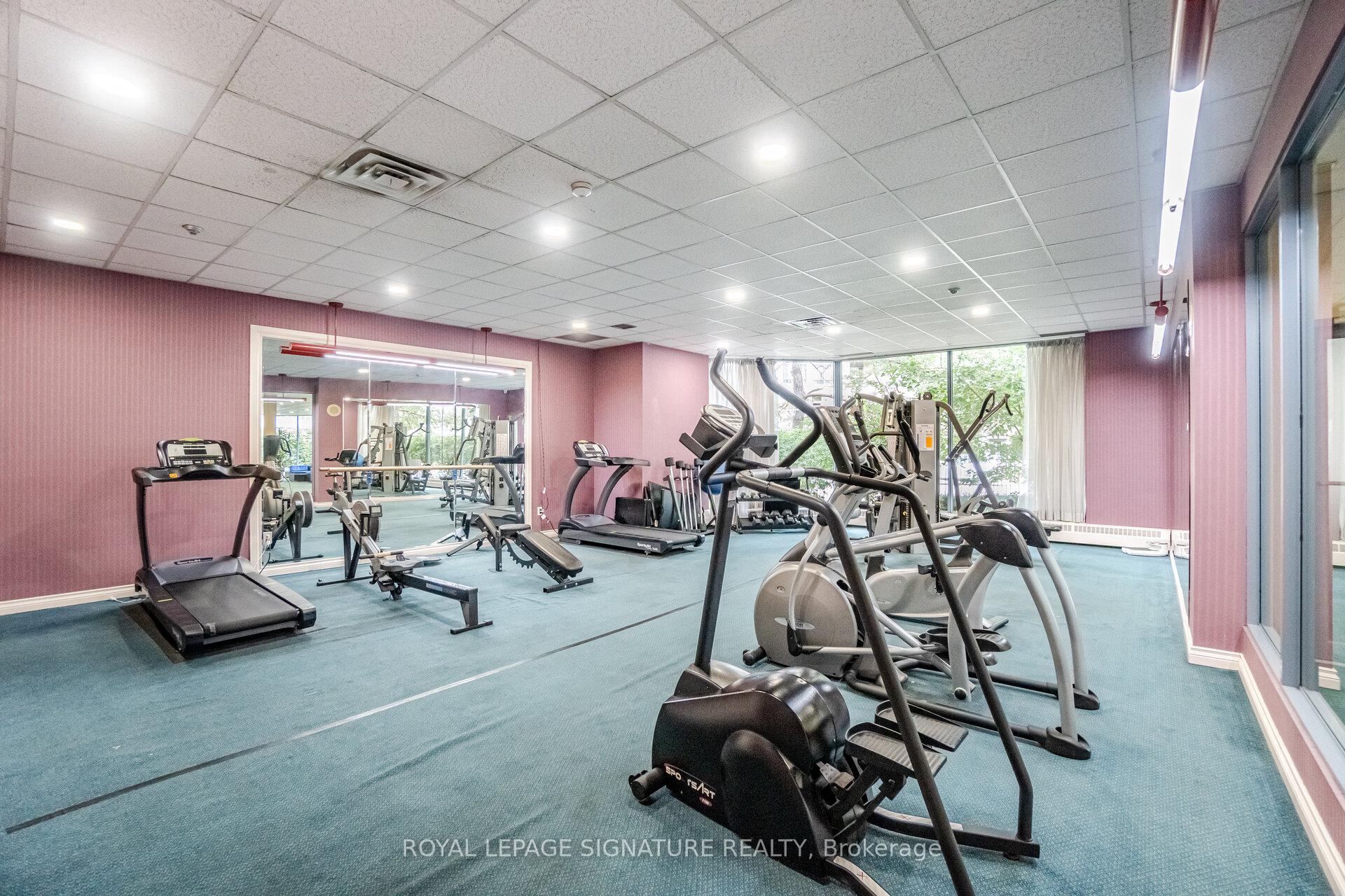3 Bedrooms Condo at 250 Webb, Mississauga For sale