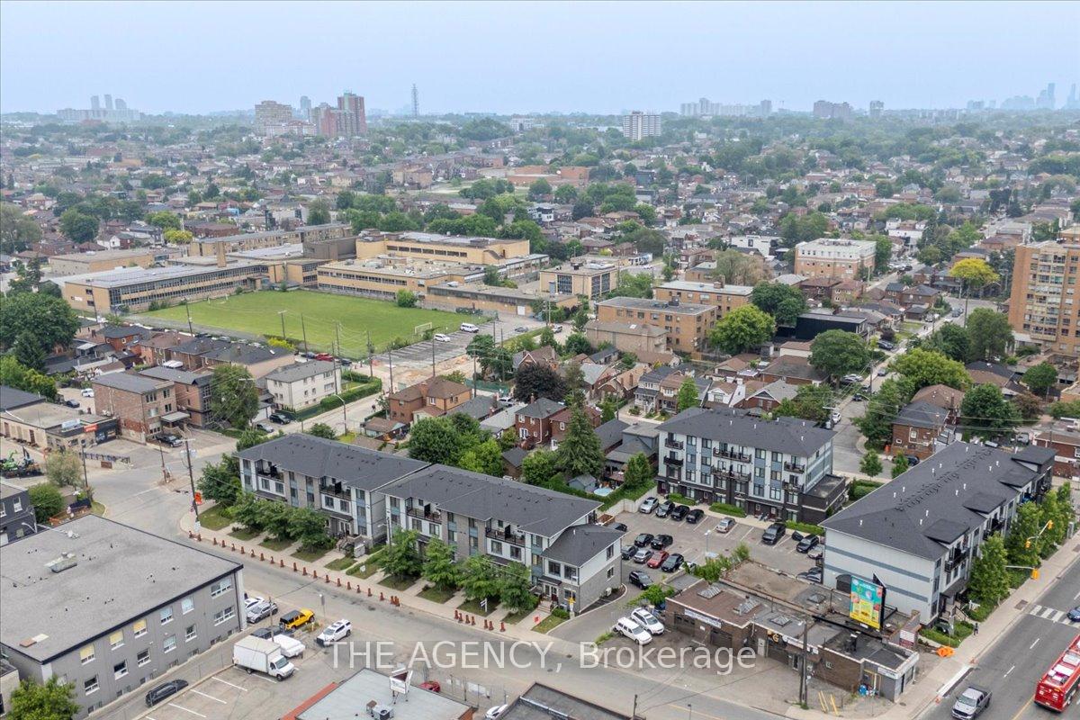 2 Bedrooms Condo at 7 Forbes, Toronto For sale