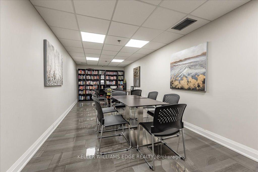 2 Bedrooms Condo at 1270 Maple Crossing, Burlington For sale