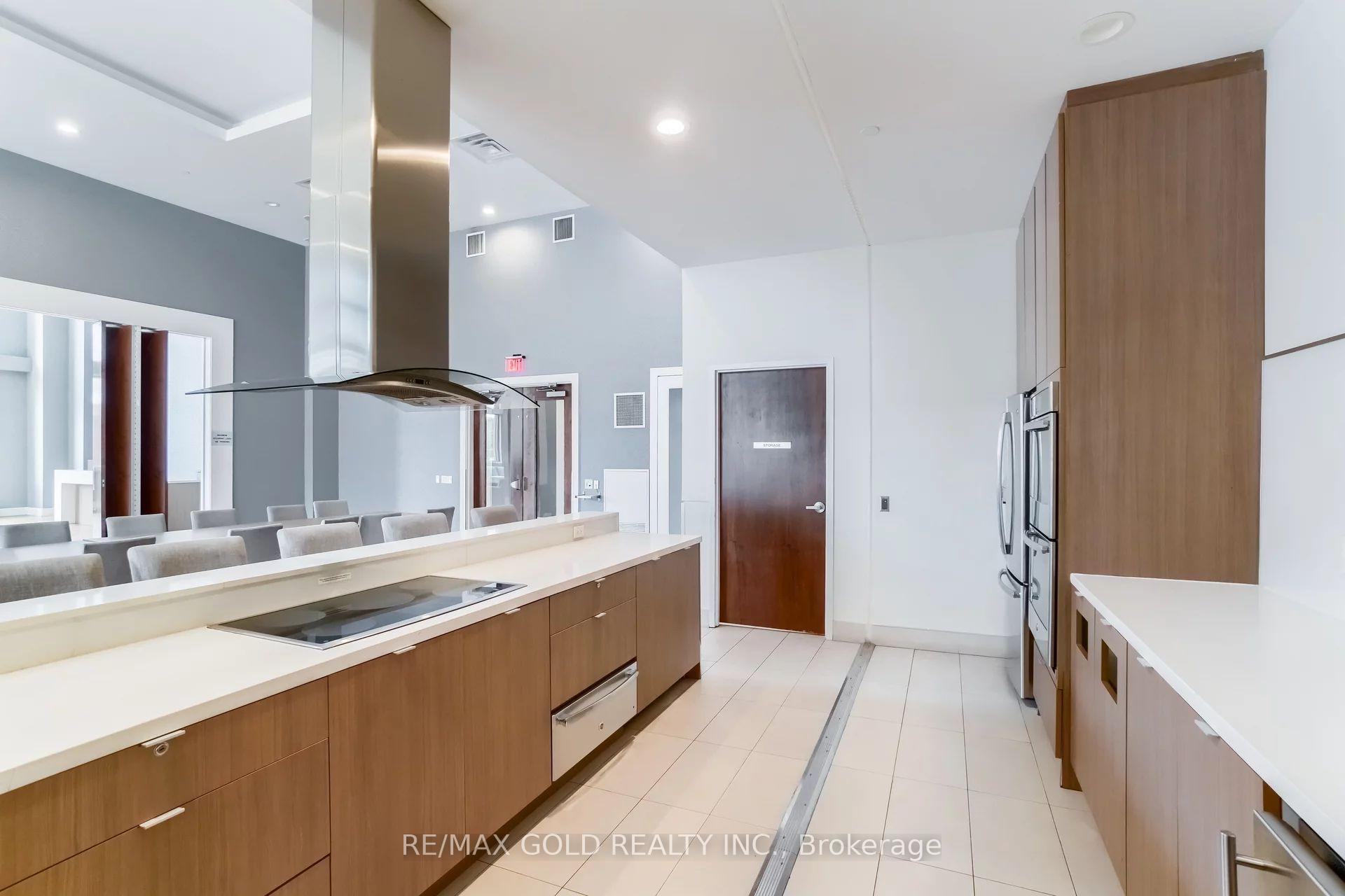 3 Bedrooms Condo at 2212 Lakeshore, Toronto For sale