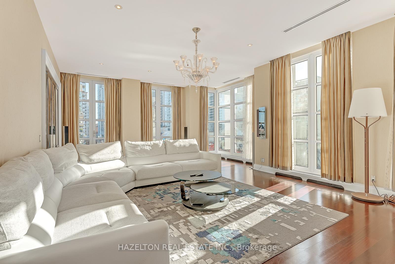 4 Bedrooms Condo at 118 Yorkville, Toronto For sale