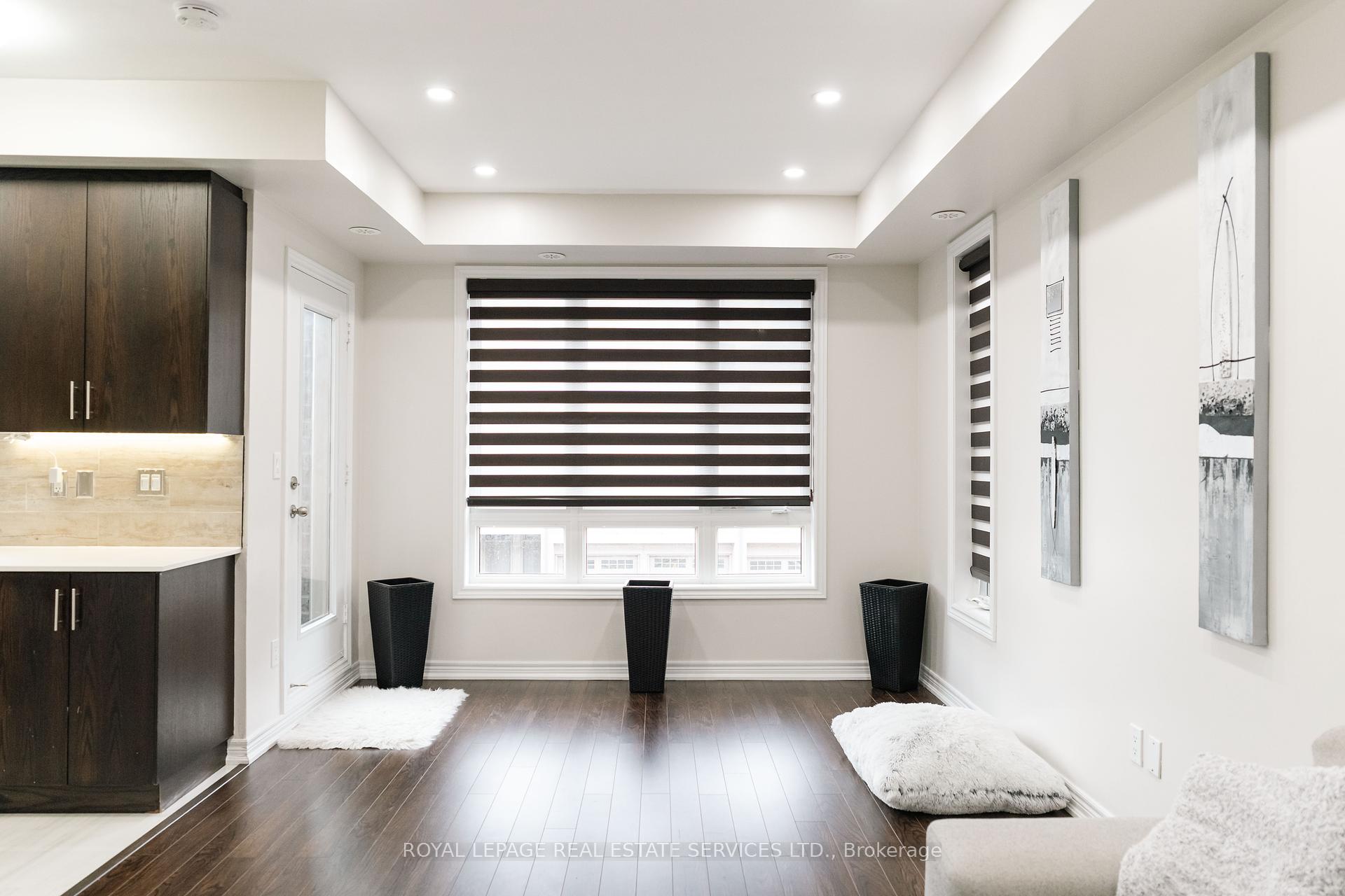 2 Bedrooms Condo at 9621 Jane, Vaughan For sale