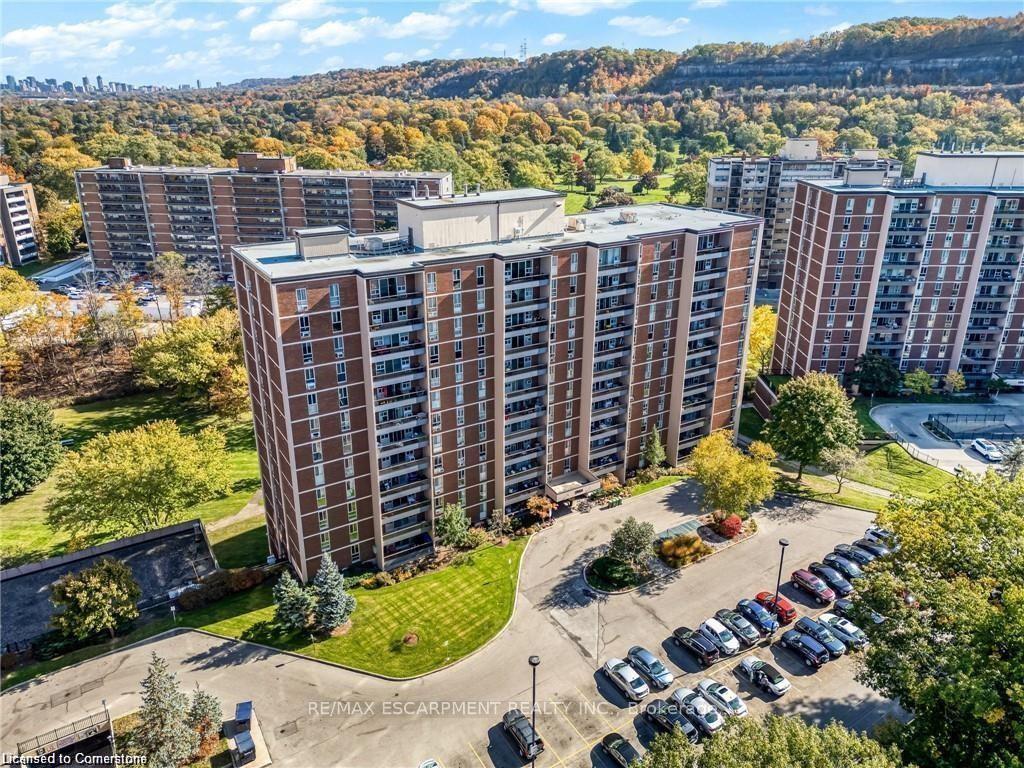 3 Bedrooms Condo at 1966 Main, Hamilton For sale