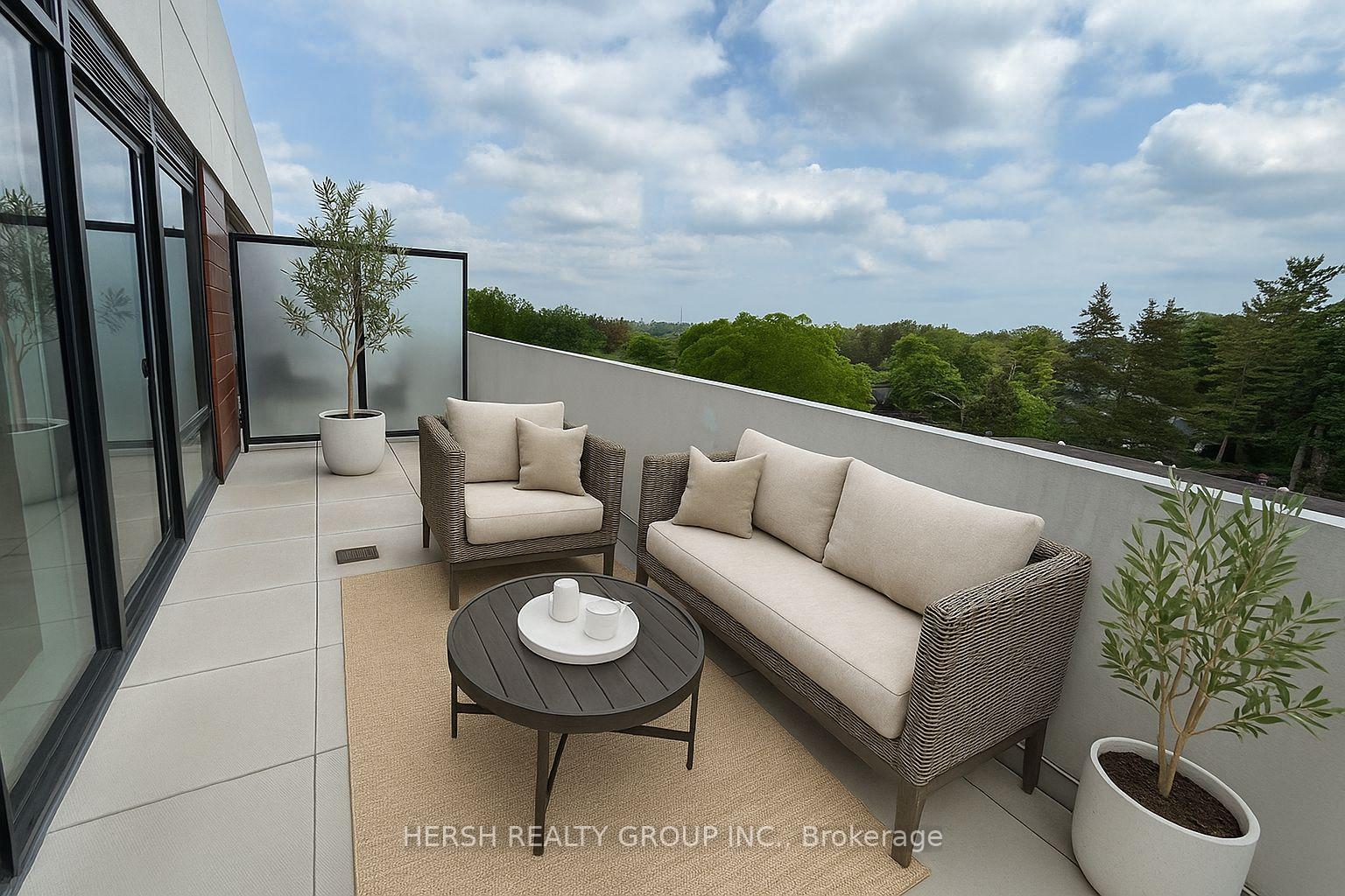 2 Bedrooms Condo at 160 Kingsway, Toronto For sale