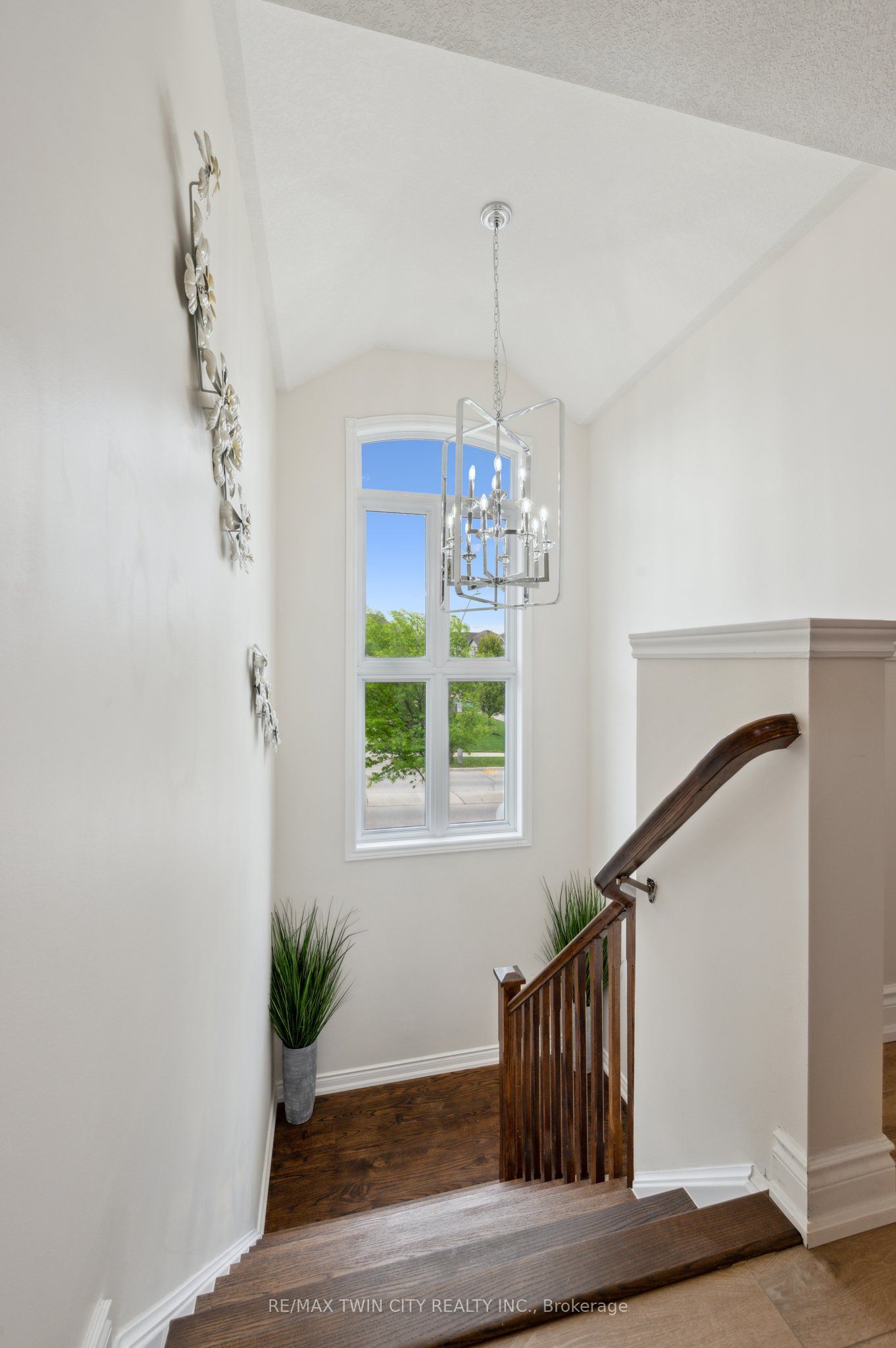 450 Applegate Court