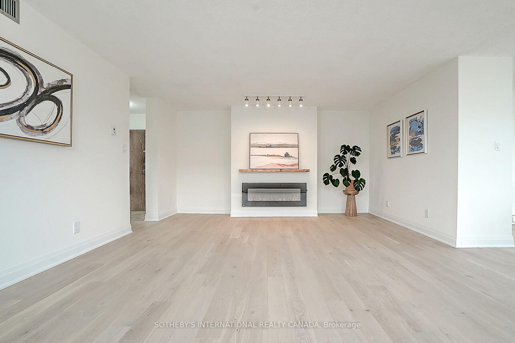 2 Bedrooms Condo at 1240 Marlborough, Oakville For sale