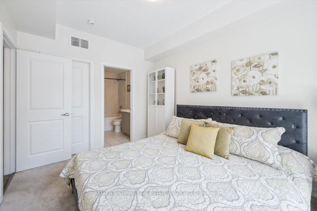 2 Bedrooms Condo at 3058 Sixth,  Oakville For sale