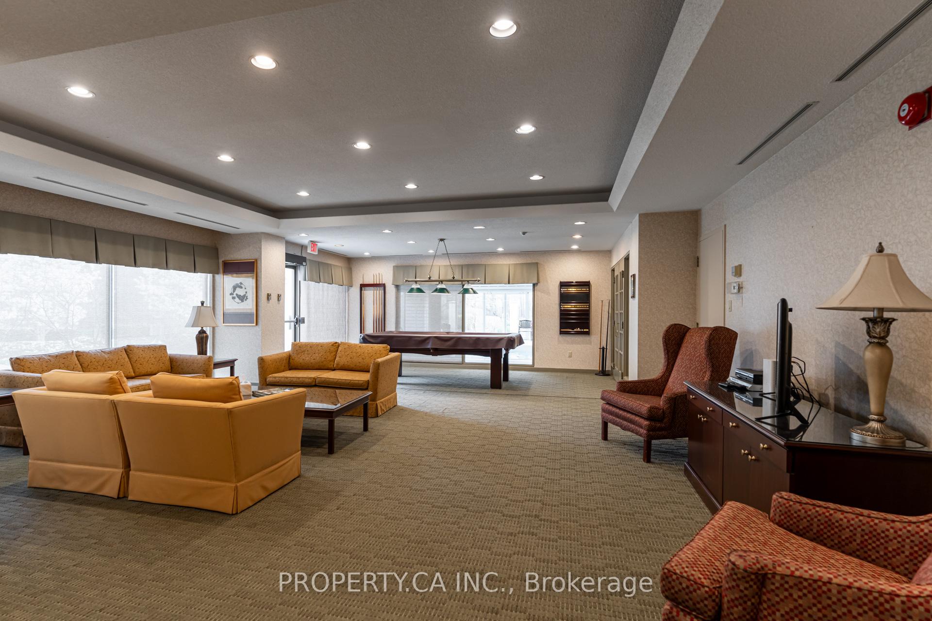 3 Bedrooms Condo at 1700 The Collegeway, Mississauga For sale