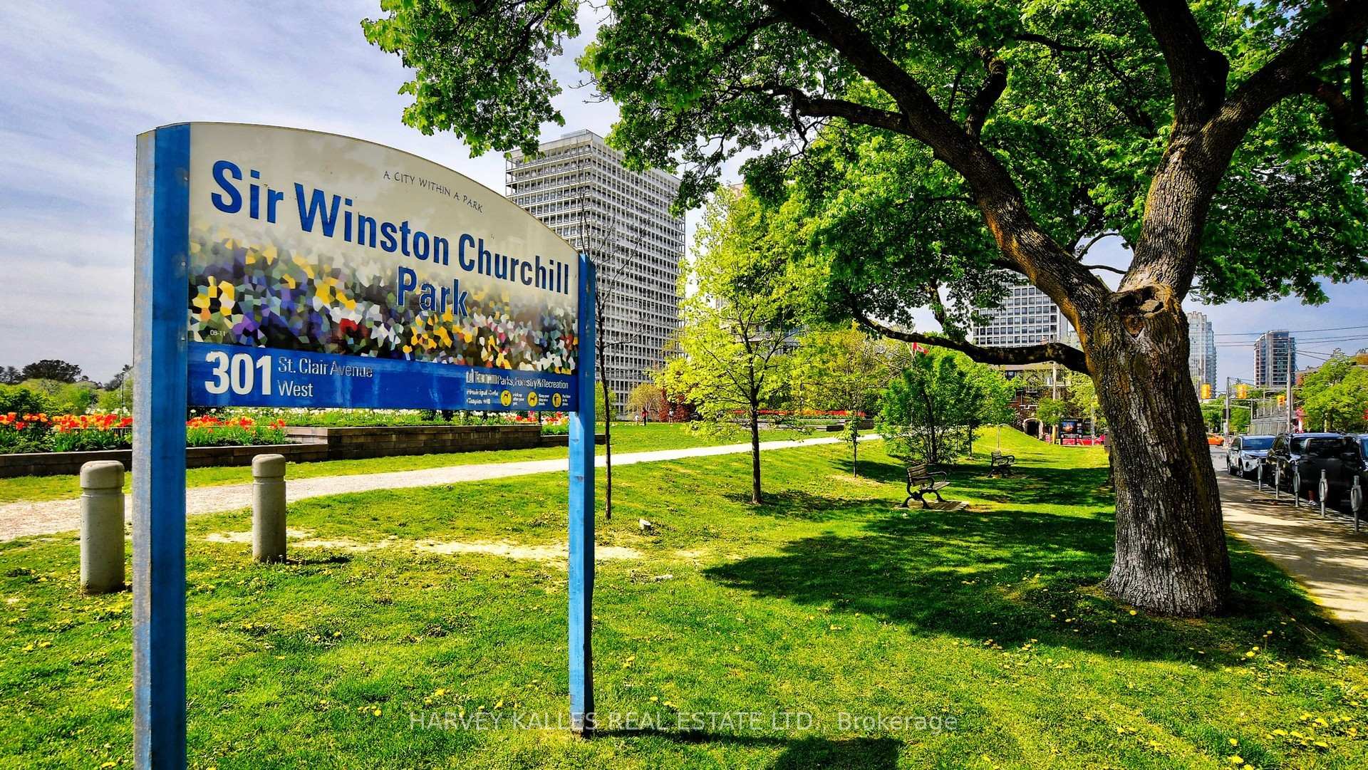 2 Bedrooms Condo at 6 Parkwood, Toronto For sale