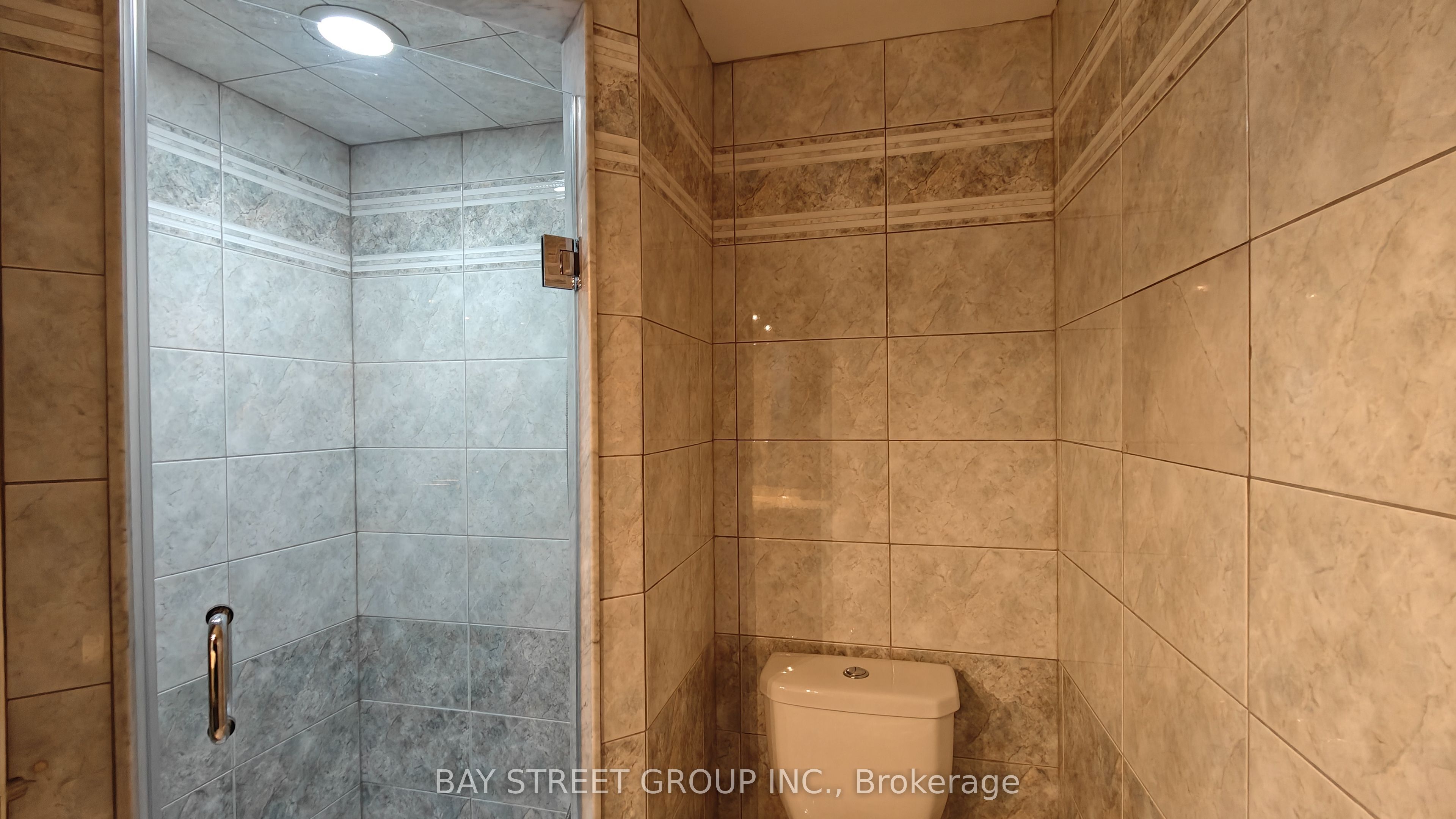 231 Shaftsbury Avenue N