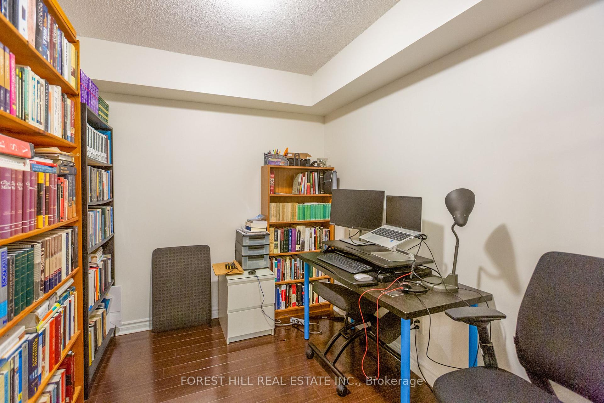 2 Bedrooms Condo at 17 Barberry, Toronto For sale