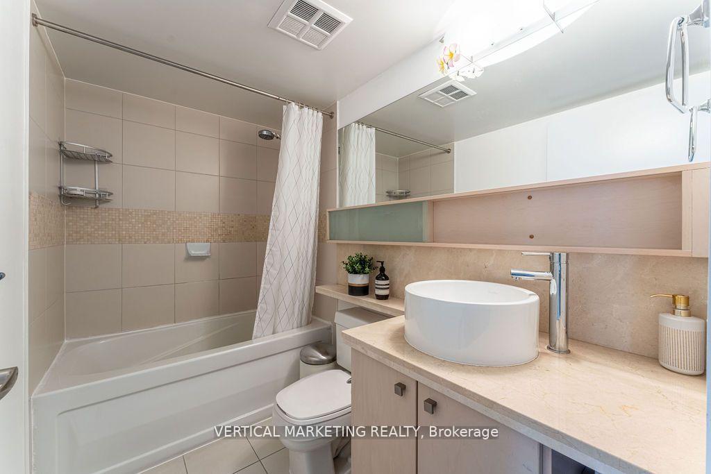 2 Bedrooms Condo at 11 Brunel, Toronto For sale