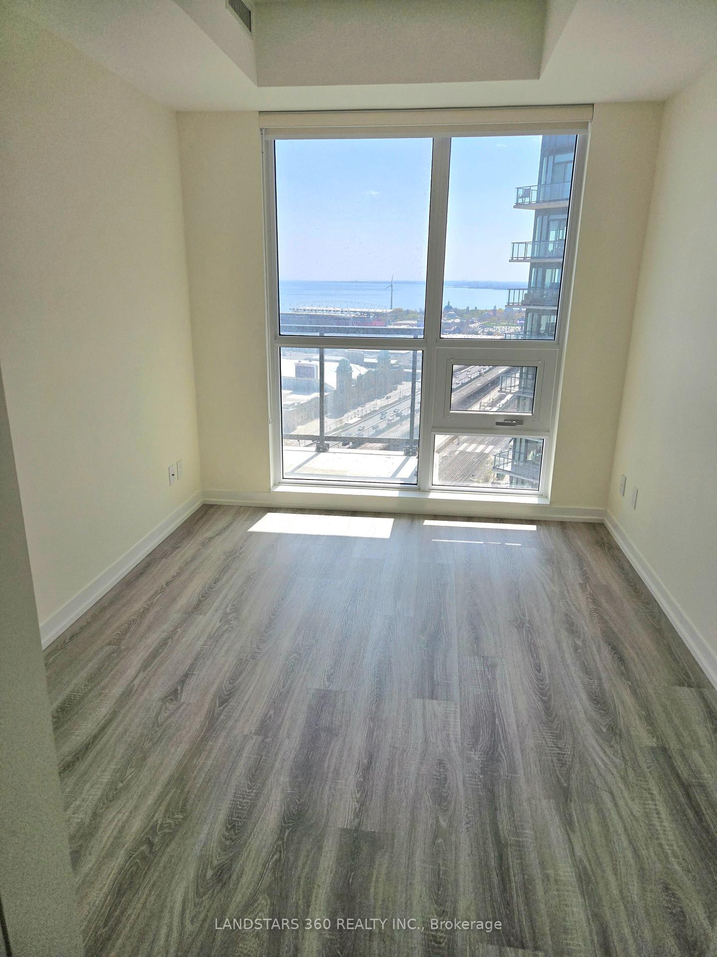 2 Bedrooms Condo at 49 East Liberty, Toronto For sale