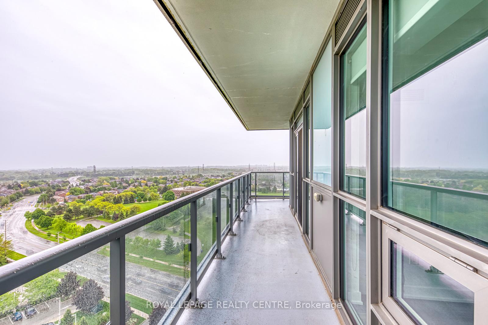 2 Bedrooms Condo at 4633 Glen Erin, Mississauga For sale