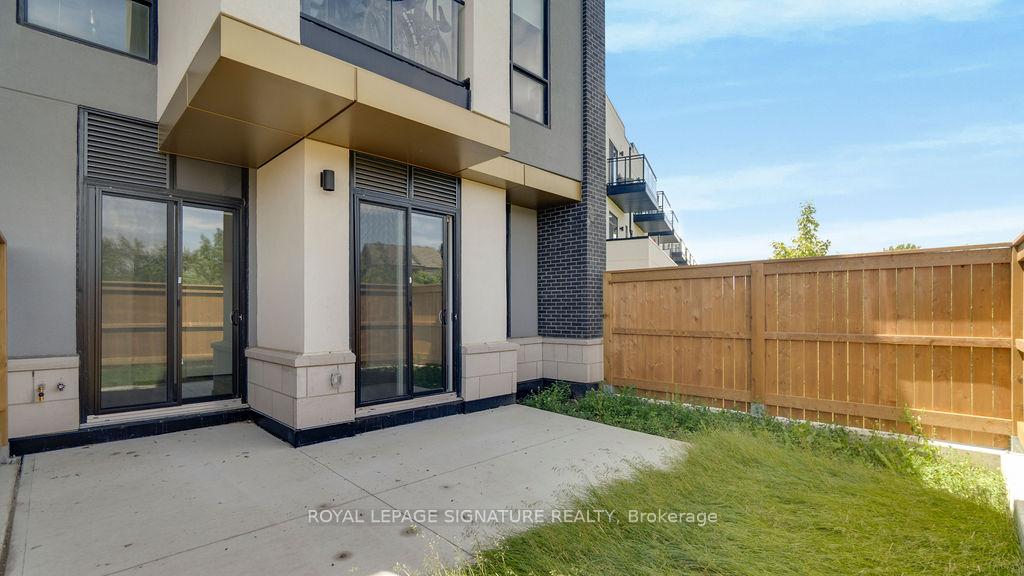 2 Bedrooms Condo at 3025 Trailside, Oakville For sale