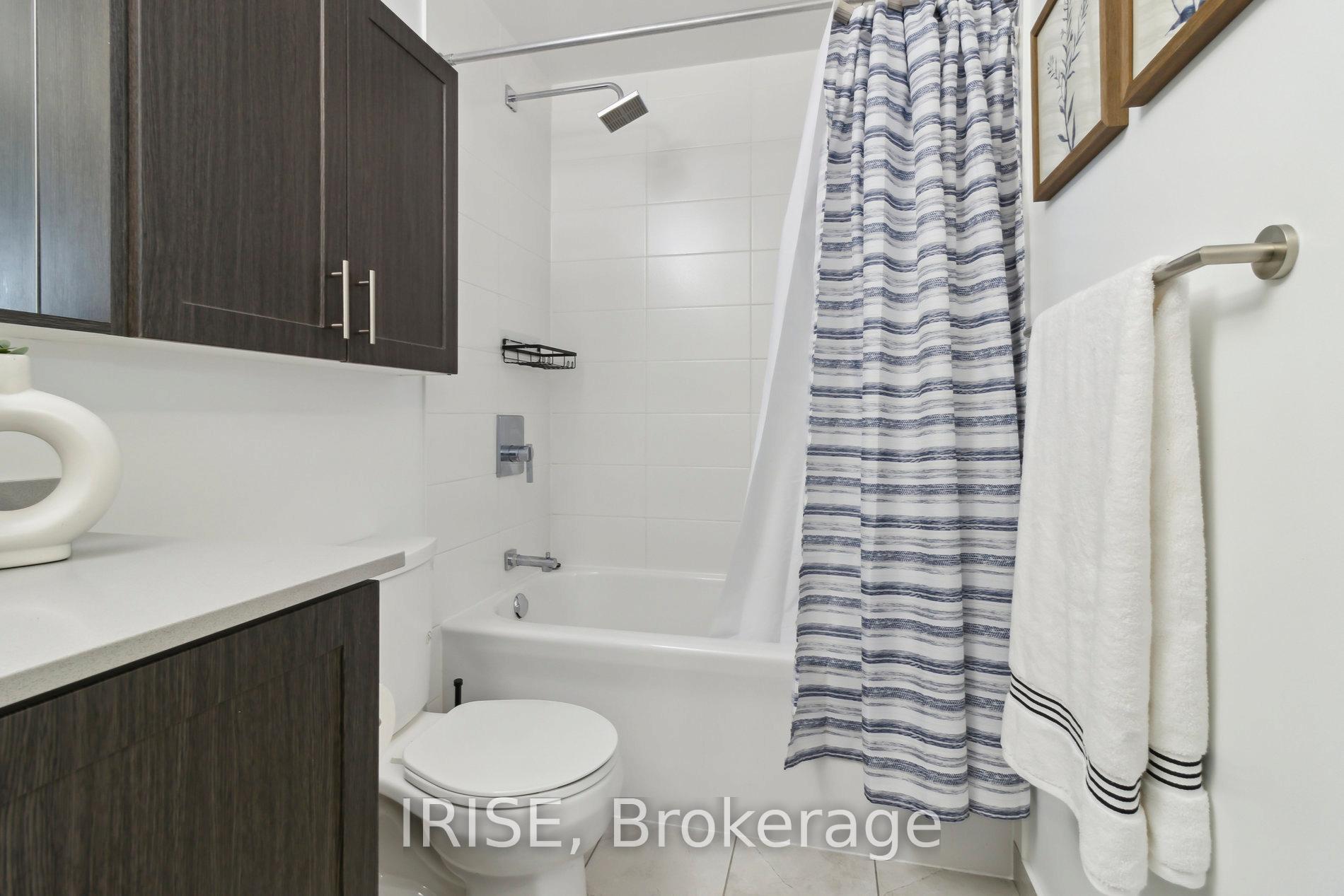2 Bedrooms Condo at 3700 Highway 7, Vaughan For sale