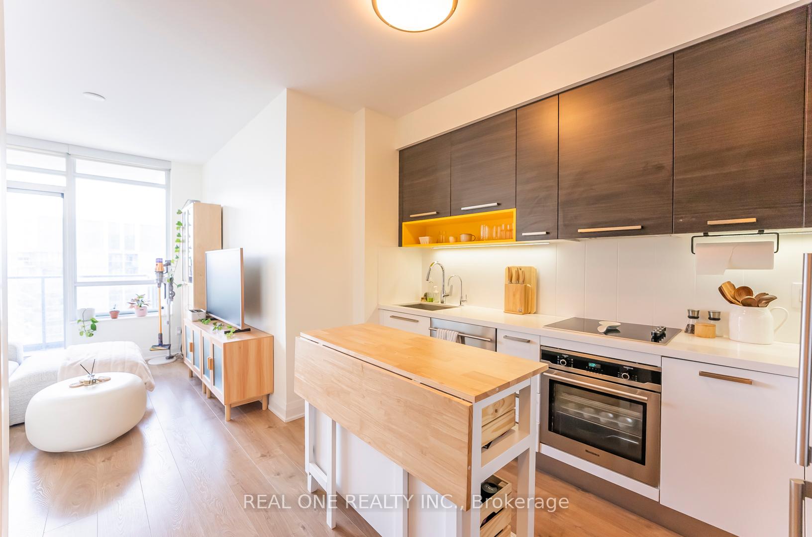 1 Bedroom Condo at 36 Park Lawn, Toronto For sale