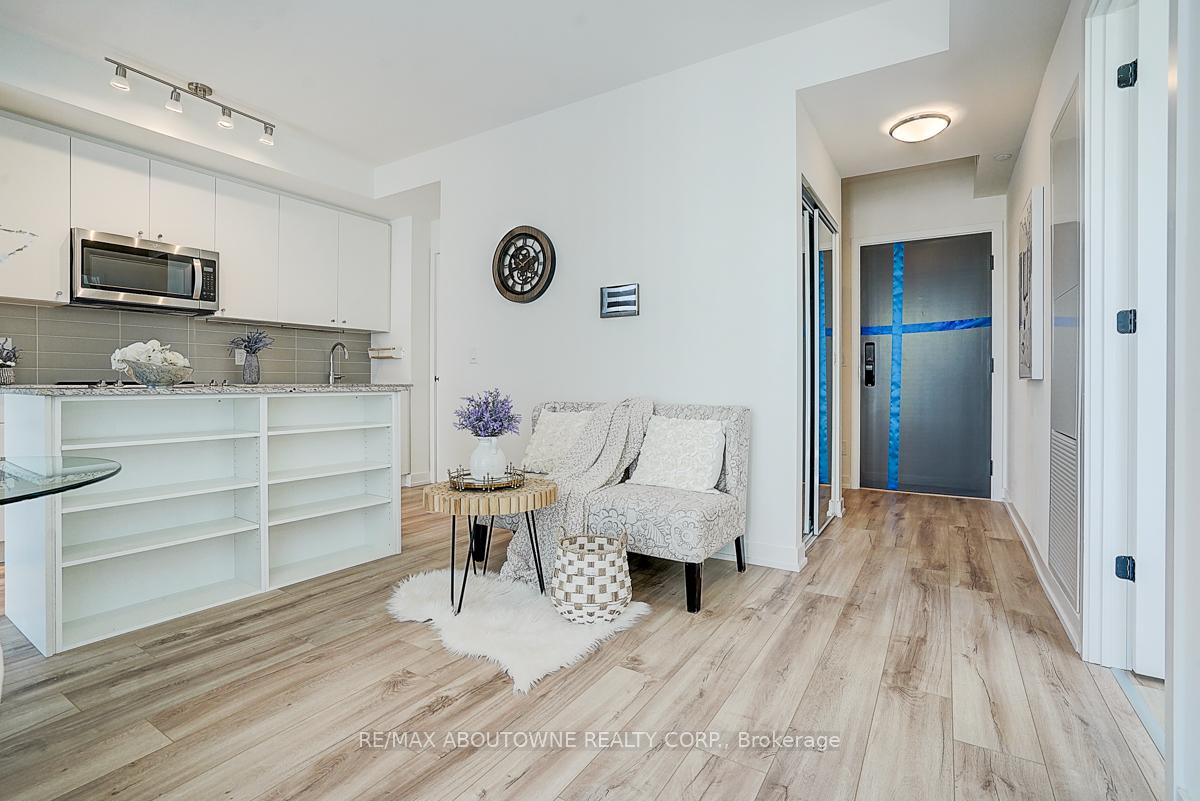 1 Bedroom Condo at 335 Wheat Boom,  Oakville For sale