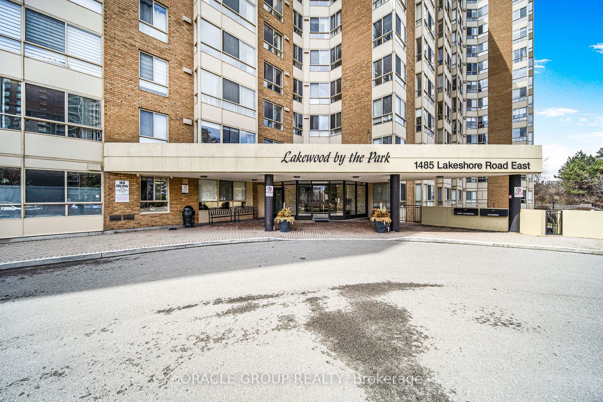 1 Bedroom Condo at 1485 Lakeshore,  Mississauga For sale