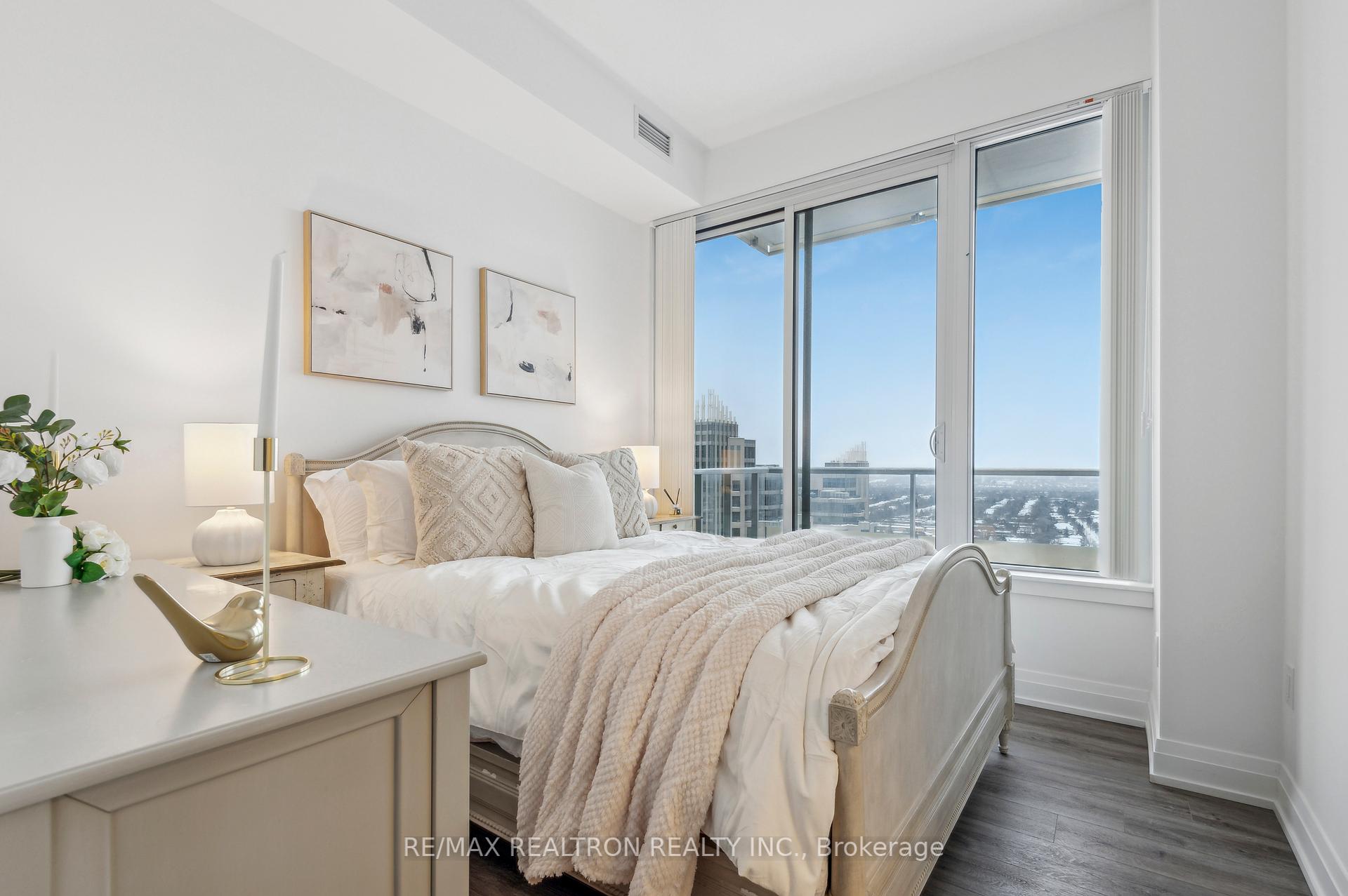 2 Bedrooms Condo at 75 Canterbury, Toronto For sale