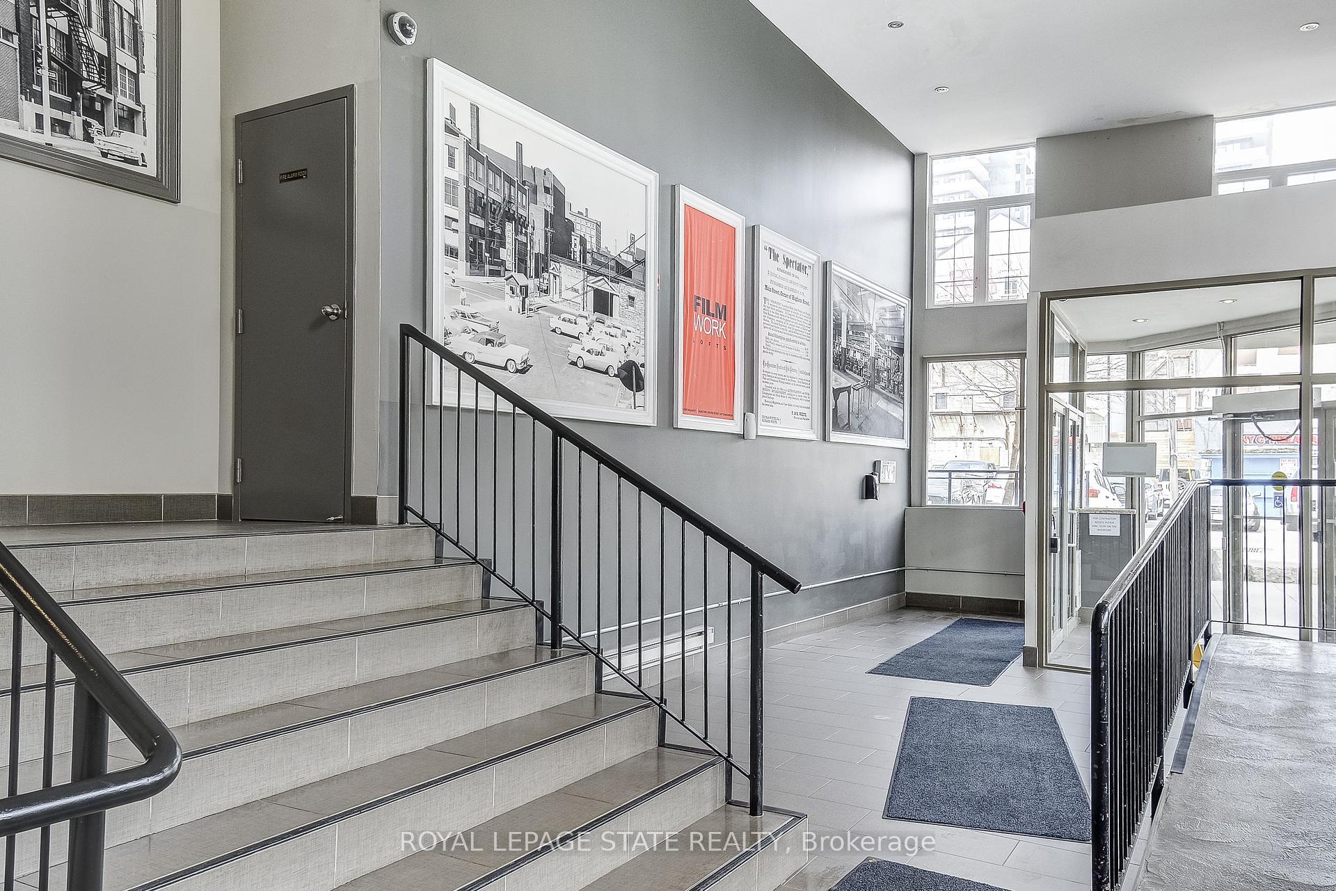 2 Bedrooms Condo at 80 King William, Hamilton For sale