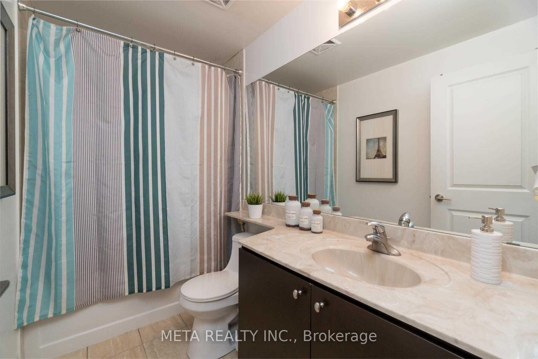 2 Bedrooms Condo at 50 Absolute, Mississauga For sale