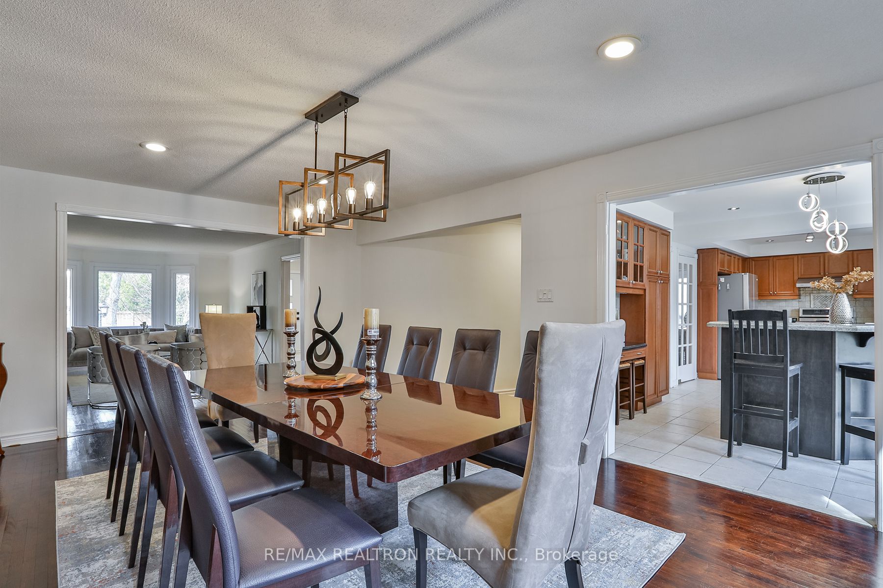 1 Bombay Court, Richmond Hill, ON L4E 3L4