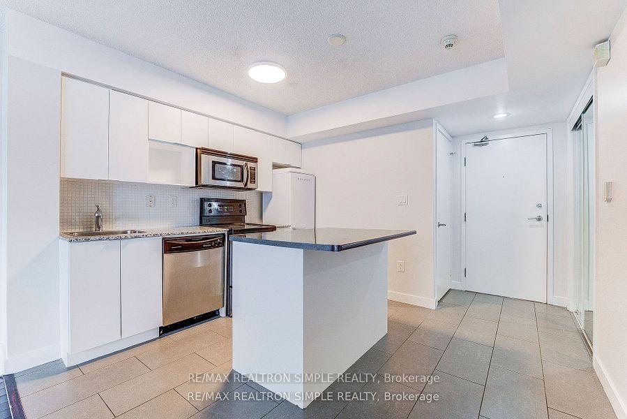 2 Bedrooms Condo at 15 Brunel, Toronto For sale