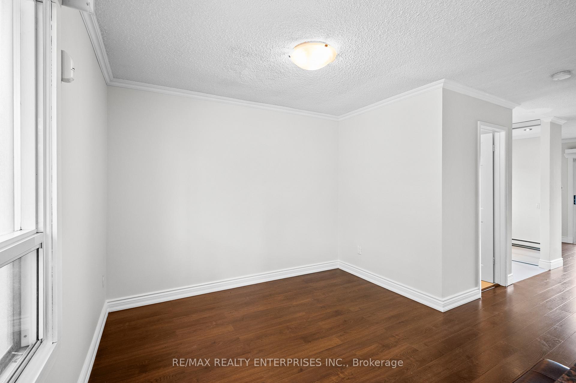 4 Bedrooms Condo at 6540 Falconer, Mississauga For sale