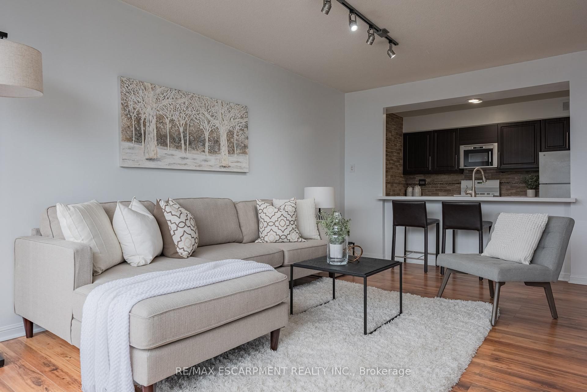 1 Bedroom Condo at 50 Eglinton, Mississauga For sale