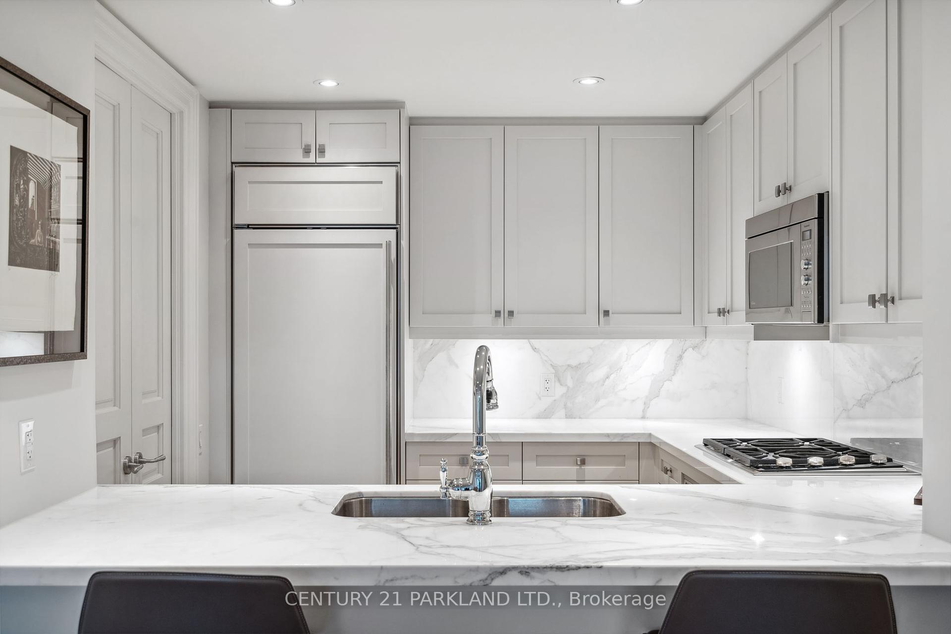 2 Bedrooms Condo at 155 St Clair, Toronto For sale